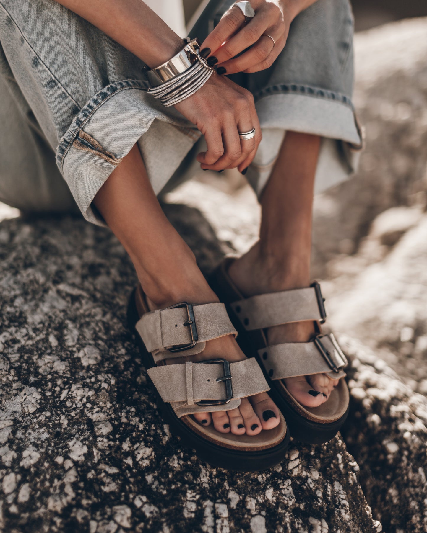 Sandalias de cuero con hebilla