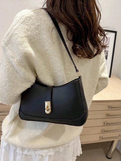 Bolso bandolera con detalles dorados