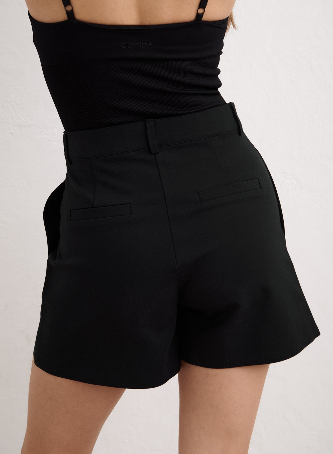 Bermudas negras de lujo