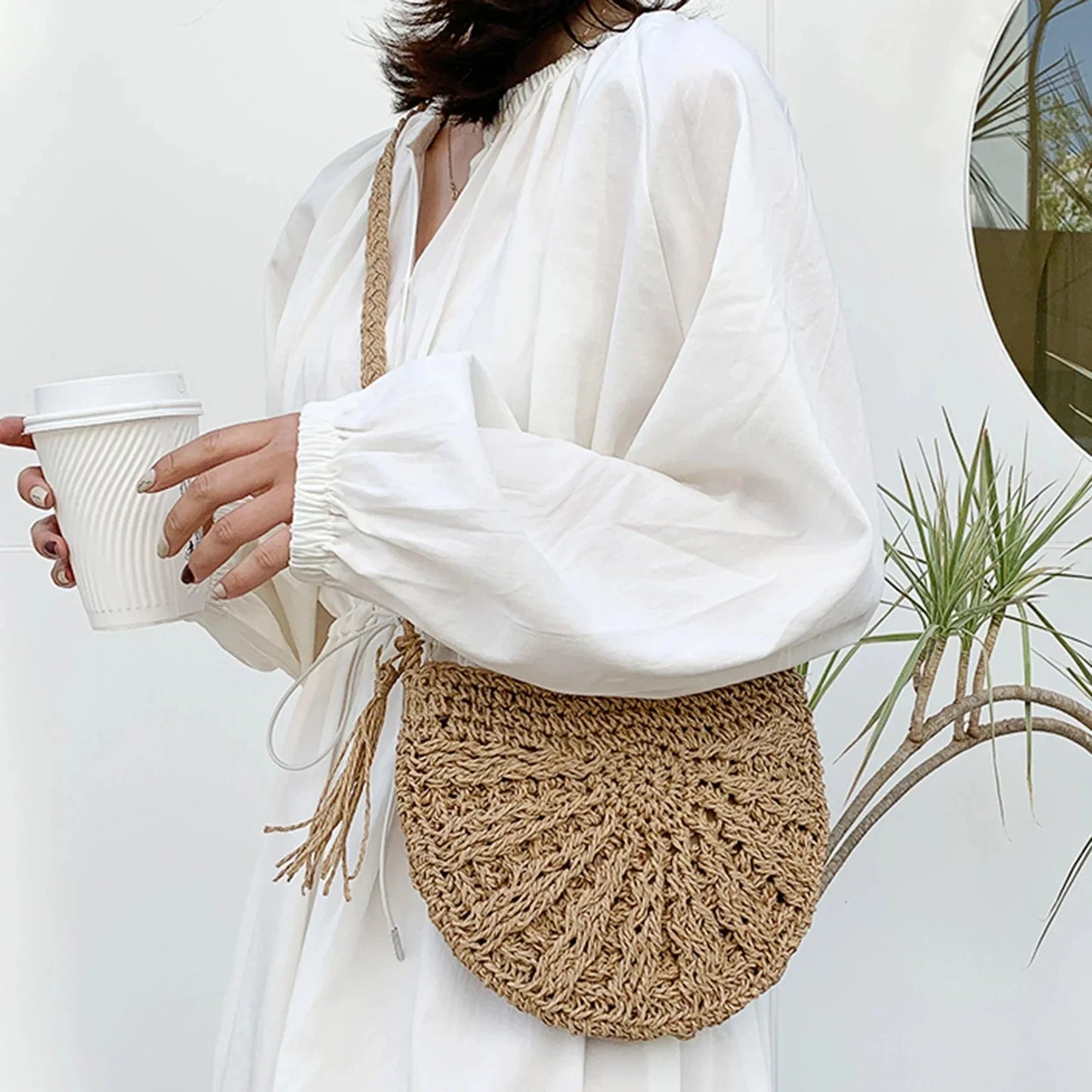 Bolso bandolera con diseño de paja