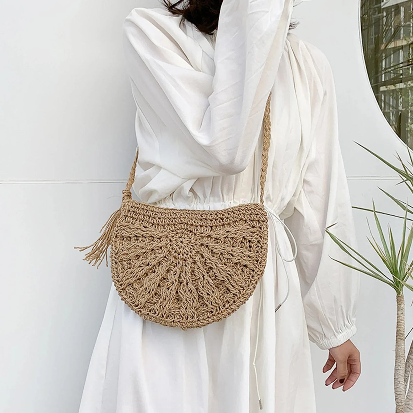 Bolso bandolera con diseño de paja