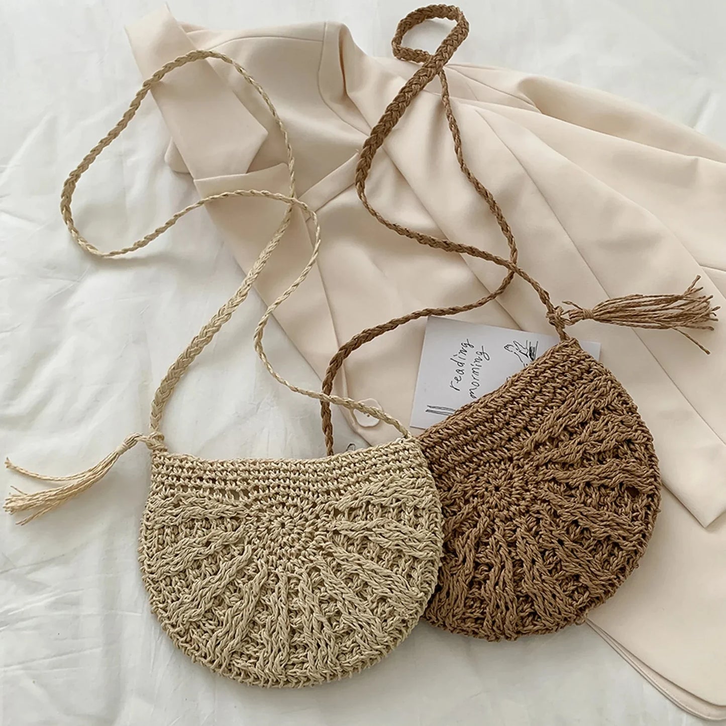 Bolso bandolera con diseño de paja