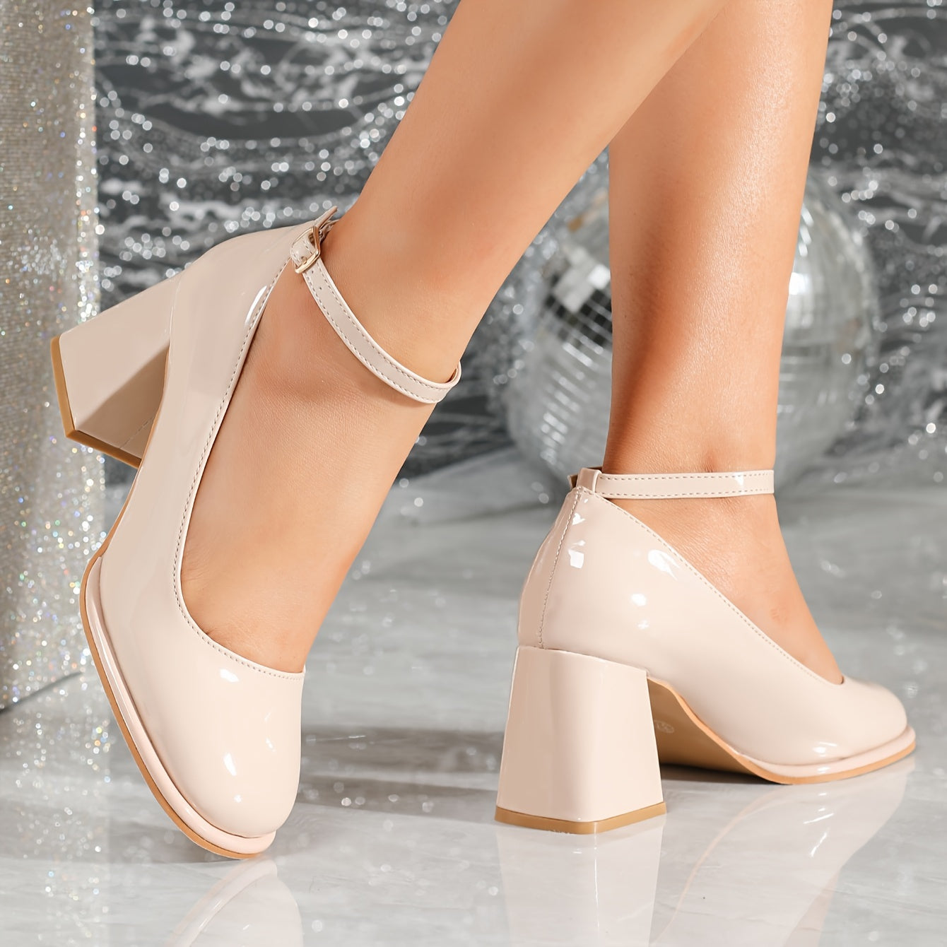 Celeste | Tacones de charol con correa
