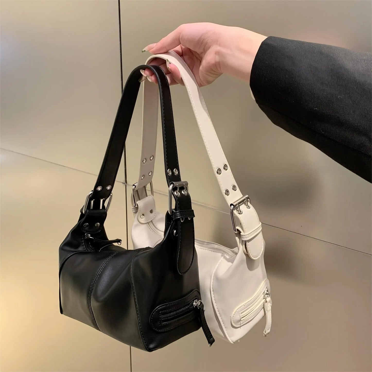 Bolso bandolera con detalles